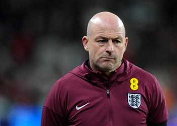 لي كارسلي يعلن موقفه النهائي من تدريب إنجلترا بشكل دائم