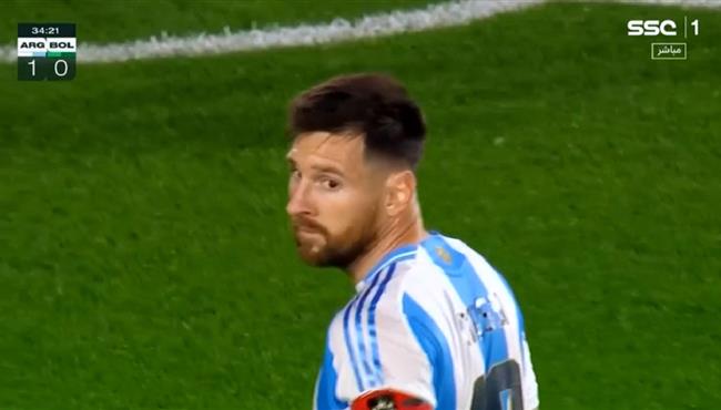 ميسي كاد ان يسجل هدف عالمي من ركلة حره امام بوليفيا بتصفيات كاس العالم