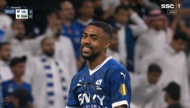 مالكوم كاد ان يسجل هدف رائع بعد التلاعب بمدافعي التعاون