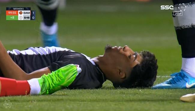 اصابة قوية لـ ماجد عبد الله في مباراة ضمك والشباب بالدوري السعودي