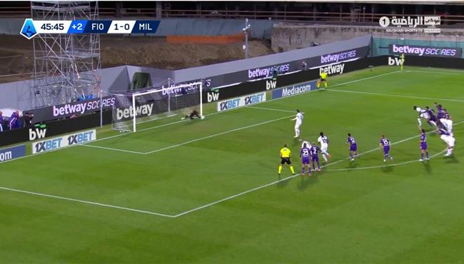 تصدي دي خيا لركلة جزاء ثيو هيرنانديز في مباراة ميلان وفيورنتينا