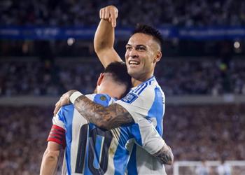 فيديو الأرجنتين تستعيد الانتصارات على حساب بيرو في تصفيات كأس العالم