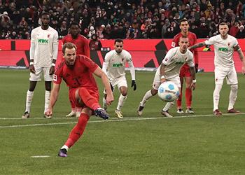 فيديو هاتريك كين يقود بايرن ميونخ لتعزيز صدارته في الدوري الألماني على حساب أوجسبورج