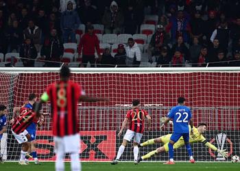 فيديو بمشاركة محمد عبد المنعم رينجرز يكتسح نيس برباعية في الدوري الأوروبي