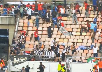 فيديو ضرب الحكم واشتباك الجماهير أحداث ساخنة في مباراة الصفاقسي وسيمبا بالكونفدرالية