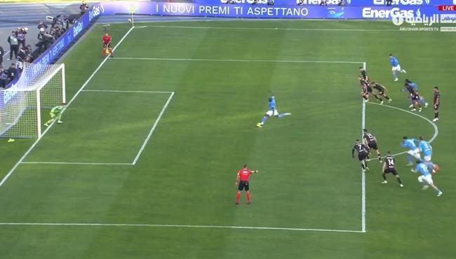 لوكاكو يهدر ركلة جزاء في مباراة نابولي وفينيزيا بالدوري الايطالي