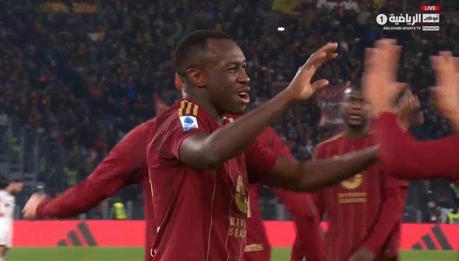 سعود عبد الحميد يصنع هدف روما الثالث امام ليتشي ويحتفل مع اللاعبين