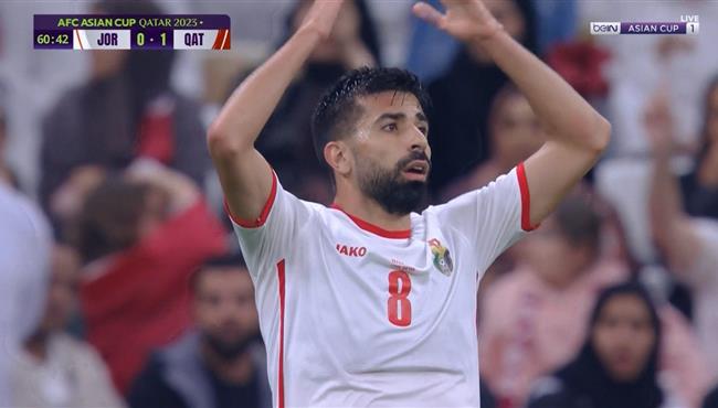 علي علوان كاد ان يسجل هدف رائع بالكعب امام قطر بنهائي كاس اسيا