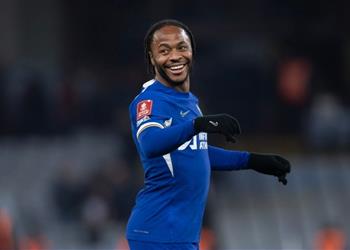 تقارير إنجليزية تكشف تفاصيل رفض ستيرلينج عرض ا خيالي ا من الدوري السعودي