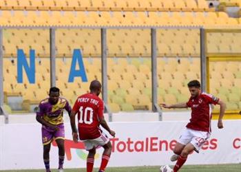 فيديو ثنائي الأهلي يغادر مباراة ميدياما الغاني مصاب ا