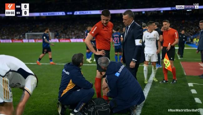 اصابة حكم مباراة ريال مدريد واشبيلية واستبداله بالحكم الرابع