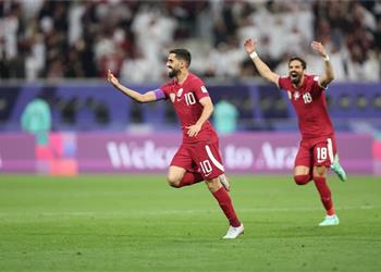 فيديو بالنيران الصديقة قطر تسجل الهدف الأول أمام أوزبكستان