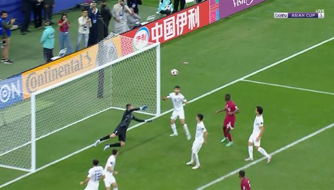 اكرم عفيف يهدر فرصة هدف فوز قطر القاتل علي اوزبكستان في كاس اسيا