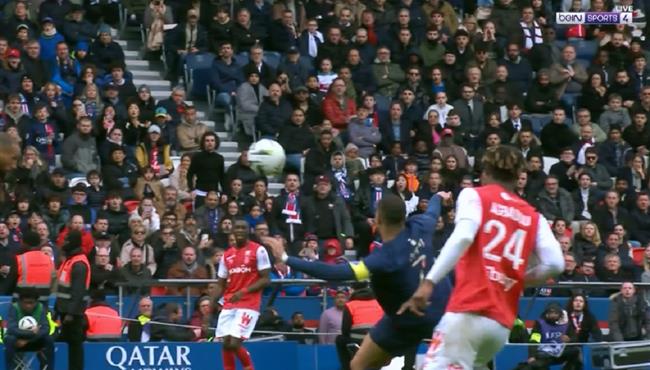 مبابي كاد ان يسجل هدف مقصية رائع امام ريمس بالدوري الفرنسي