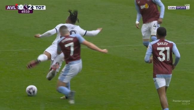 طرد جون ماكجين بعد تدخل عنيف علي أودوجي بالدوري الانجليزي