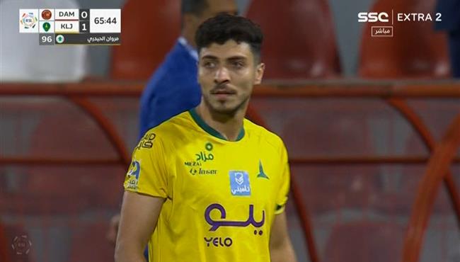 ملخص لمسات محمد شريف في مباراة الخليج وضمك بالدوري السعودي