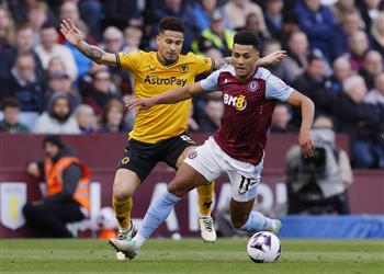 إيمري يعلق على إصابة واتكينز قبل مواجهة مانشستر سيتي