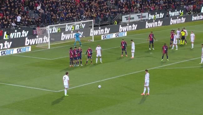 هدف فلاهوفيتش الرائع في مرمي كالياري بالدوري الايطالي