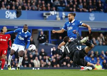 رجل مباراة ليفربول وإيفرتون في الدوري الإنجليزي