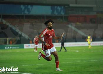 الأهلي ي علن نقل حسين الشحات إلى المستشفى بعد إصابته أمام سيمبا