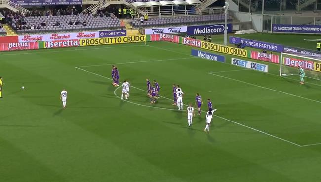 هدف كفاراتسيخيليا العالمي من ضربة حرة مباشرة في مرمي فيورنتينا