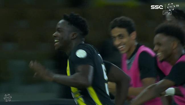 هدف الاتحاد الثاني في مرمي ضمك بالدوري السعودي