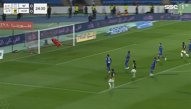 العارضة تحرم الاتحاد من هدف رائع في مرمي ابها بالدوري السعودي