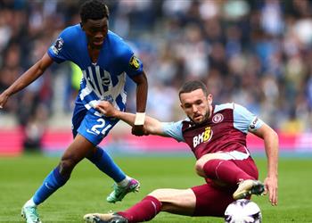 فيديو برايتون يحقق فوز ا صعب ا على أستون فيلا في الدوري الإنجليزي