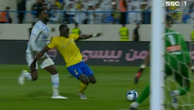 هل حرم الحكم ساديو ماني من ركلة جزاء امام الاخدود بالدوري السعودي