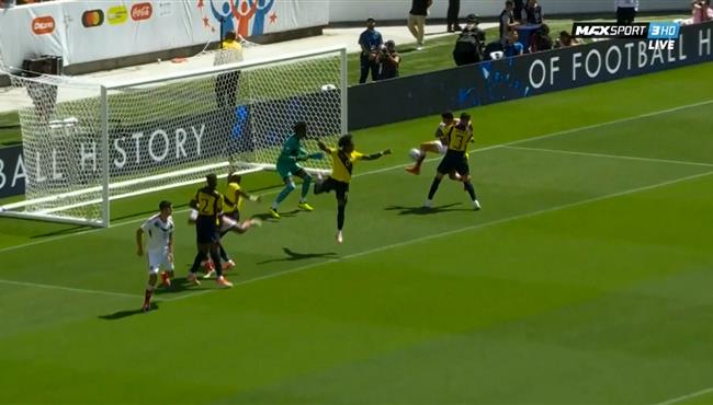 تصدي حارس الاكوادور الرائع يحرم فنزويلا من تسجيل هدف امام الاكوادور