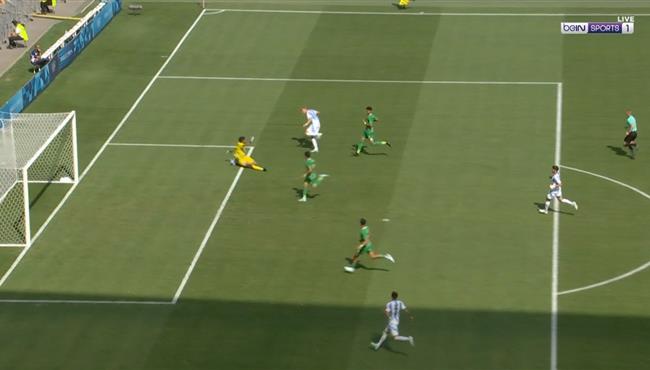 حارس العراق ينقذ مرماه من هدف محقق للارجنتين