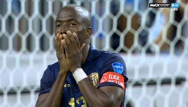 اينير فالنسيا يهدر ركلة جزاء امام الارجنتين بكوبا امريكا