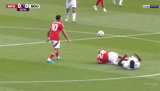 اصابة دانيلو الخطيرة في مباراة نوتينجهام فورست وبورنموث بالدوري الانجليزي