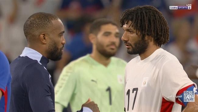 لقطة محمد النني ولاكازيت بعد مباراة مصر وفرنسا
