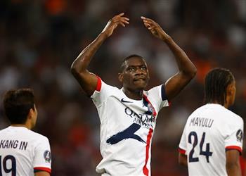 باريس سان جيرمان يستعيد صدارة الدوري الفرنسي من نانت بثلاثية أمام ليل