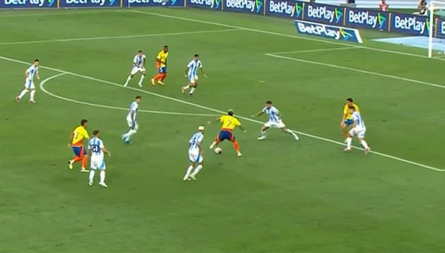مهارة رائعة من لويس دياز في مباراة الارجنتين وكولومبيا
