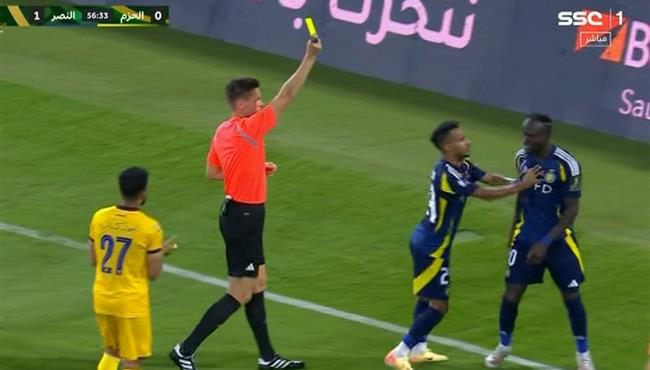 لحظة غضب ومشادة ساديو ماني مع لاعب الحزم بكأس خادم الحرمين