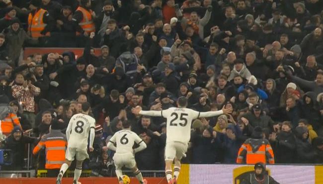 هدف مانشستر يونايتد الاول في مرمي ليفربول بالدوري الانجليزي