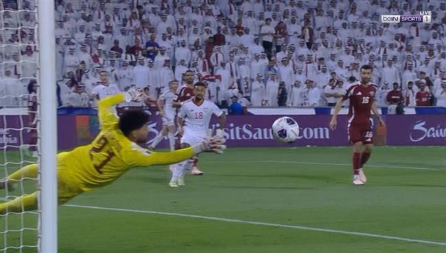 تصدي حارس قطر الرائع يحرم الامارات من هدف بتصفيات كاس العالم