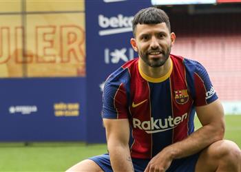 أجويرو لاعب برشلونة يزيد فرص المنافسة على الألقاب