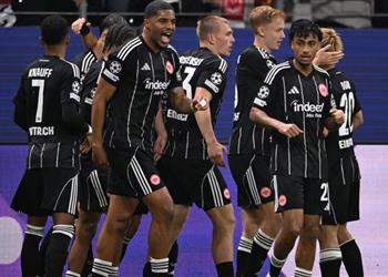 فيديو راسموس نيسين ي سجل هدف فرانكفورت الأول أمام ليفربول