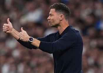 تشابي ألونسو يطلب التعاقد مع موهبة أوروبية لدعم صفوفه