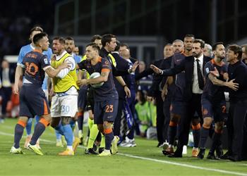 تفاصيل مشاجرة كونتي ولاوتارو مارتينيز بعد سقوط إنتر ميلان أمام نابولي بثلاثية