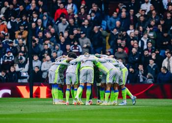 جماهير مانشستر سيتي تهاجم جوارديولا بسبب عمر مرموش بعد السقوط أمام أستون فيلا