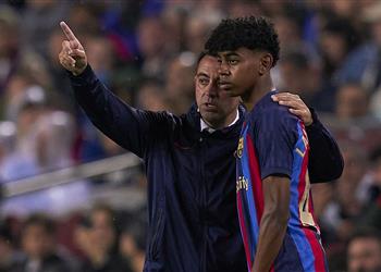 تشافي يكشف مدى أحقية تتويج محمد صلاح بالكرة الذهبية ويؤكد لامين يامال كان يفعل أشياء غريبة