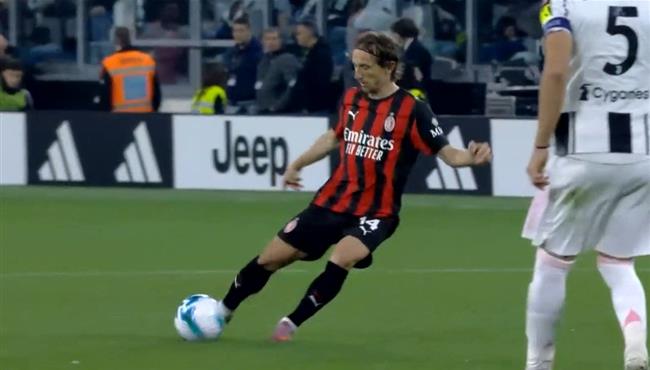 بعد تمريرة رائعة من لوكا مودريتش ميلان يحصل علي ركلة جزاء امام يوفنتوس