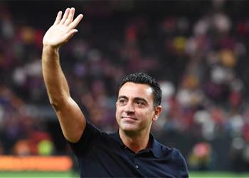 الوحيد الذي كسر صمته تشافي يعترف في تحد مثير أسطورة ريال مدريد أفضل مني