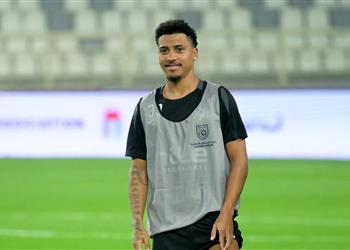 والد بيزيرا يكشف حقيقة تجاهل نجله لمصافحة المسؤولين في السوبر المصري