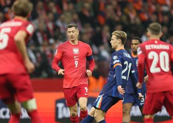 ليفاندوفسكي يشيد بأداء دي يونج خلال مباراة بولندا وهولندا والأخير يرد