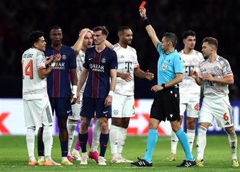 صدمة في بايرن ميونخ بسبب عقوبة لويس دياز بعد طرده أمام باريس سان جيرمان